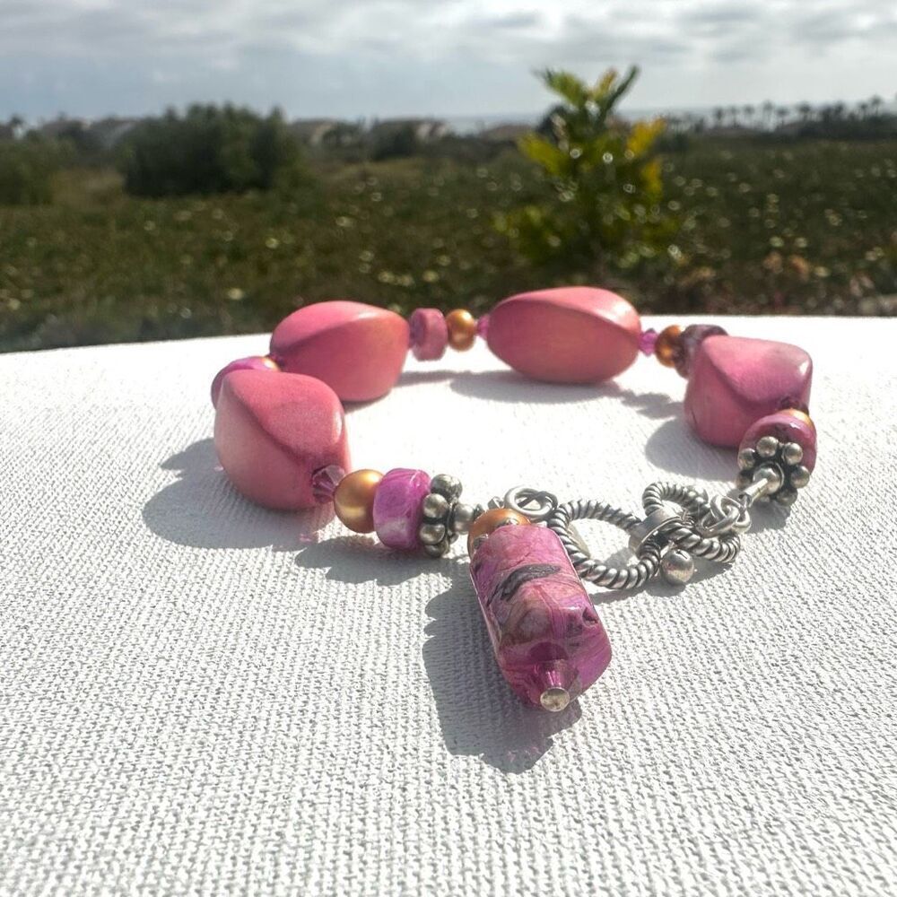 Pink beaded bracelet - Picture 2 of 10